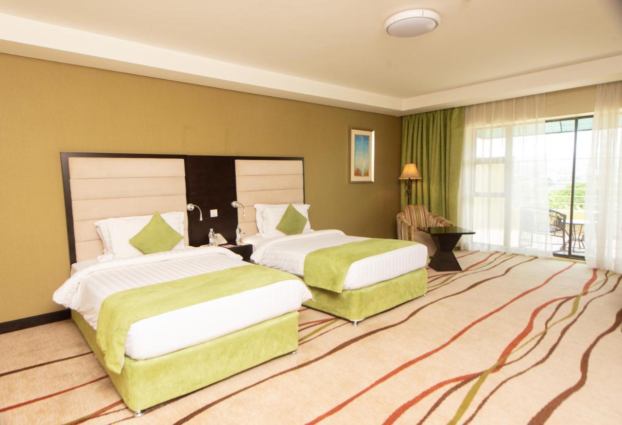 Crossroads Hotel Блантайр Экстерьер фото
